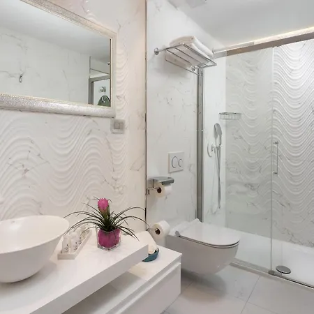 Vlastelini Ii Near Labin - Rabac With Sea View, Beachfront And Wellness *